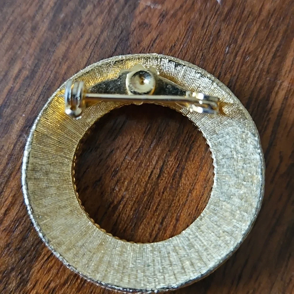 Vintage Circle Gold Tone Brooch
